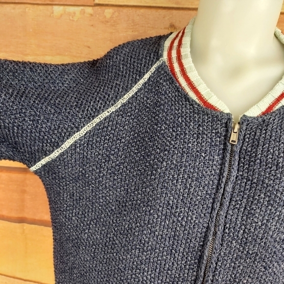 FULL zip knitted cabin sweater cardigan Made in Canada Size small - Picture 5 of 9